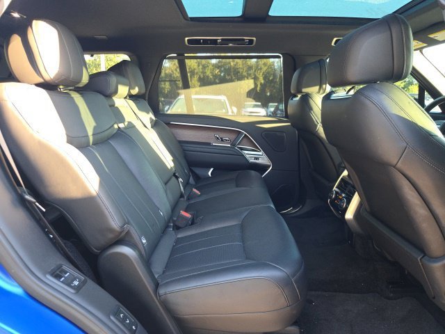 Used 2025 Velocity Blue SV Bespoke Ultra Metallic Satin Land Rover SE image 13