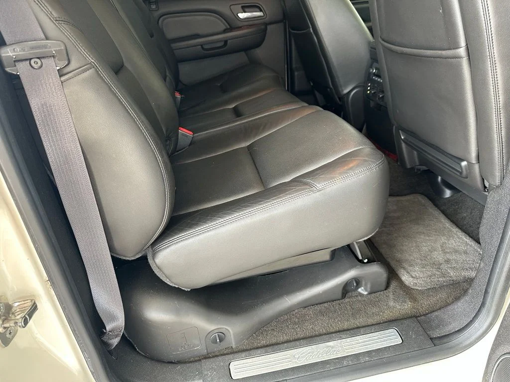 Used 2013 White Cadillac Premium image 29