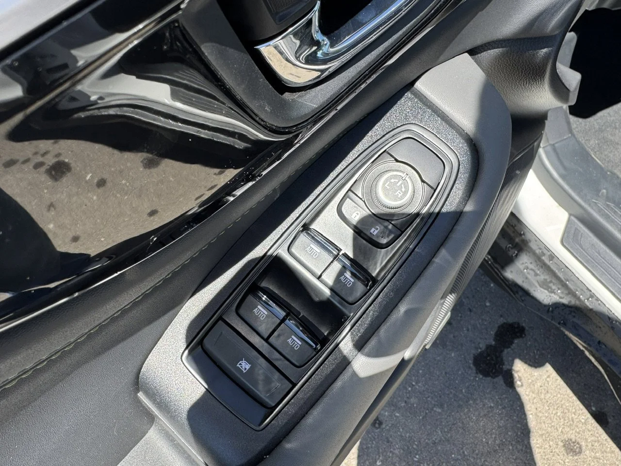 Certified Used 2025 Crystal White Pearl Subaru Onyx Edition image 10