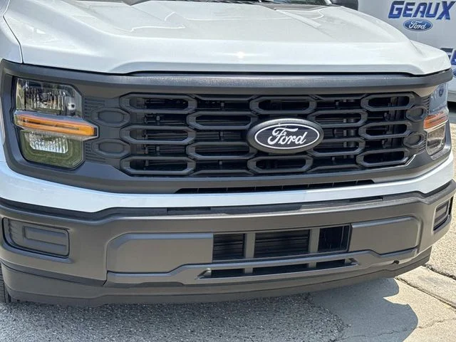 New 2026 Oxford White Ford XL image 3
