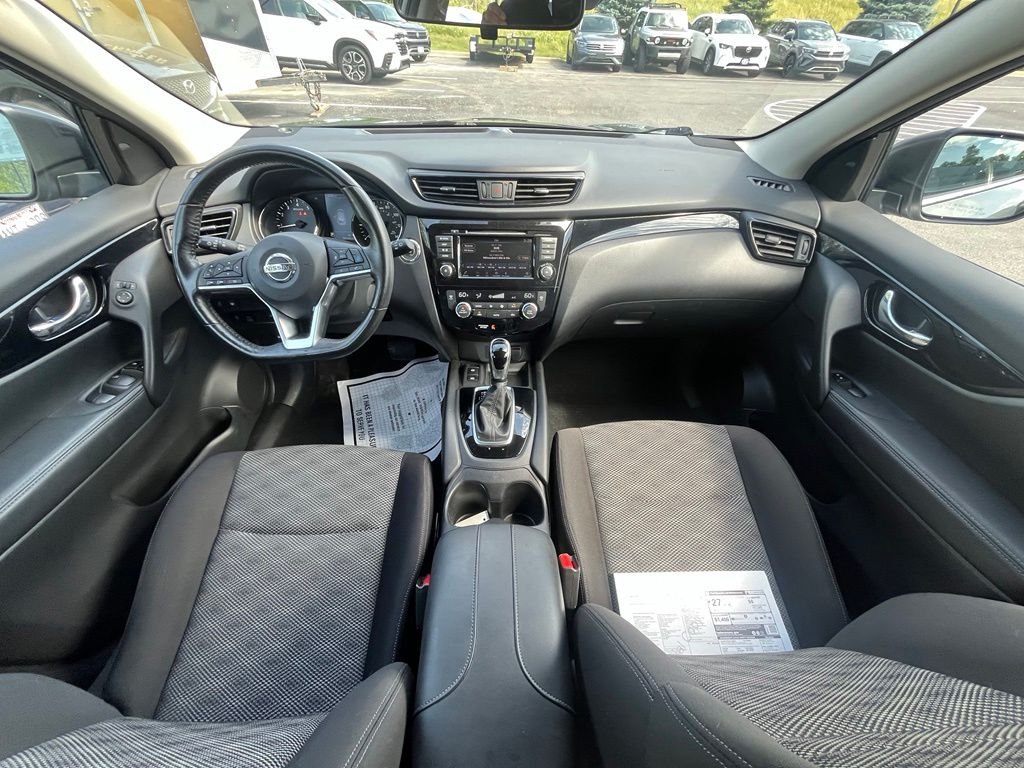 Used 2019 Gray Nissan SV image 13