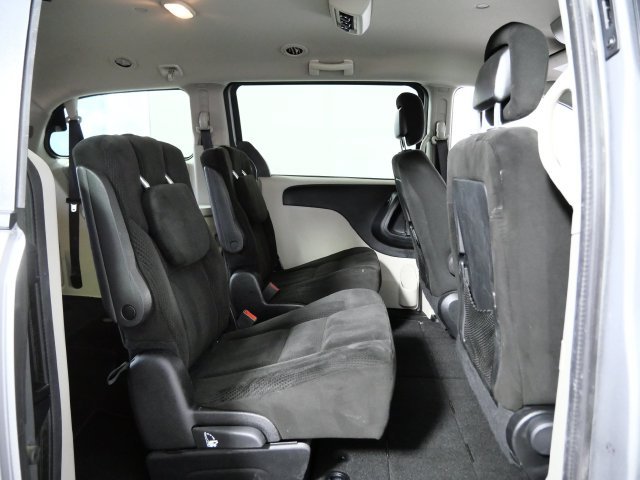Used 2016 Silver Dodge SXT image 11