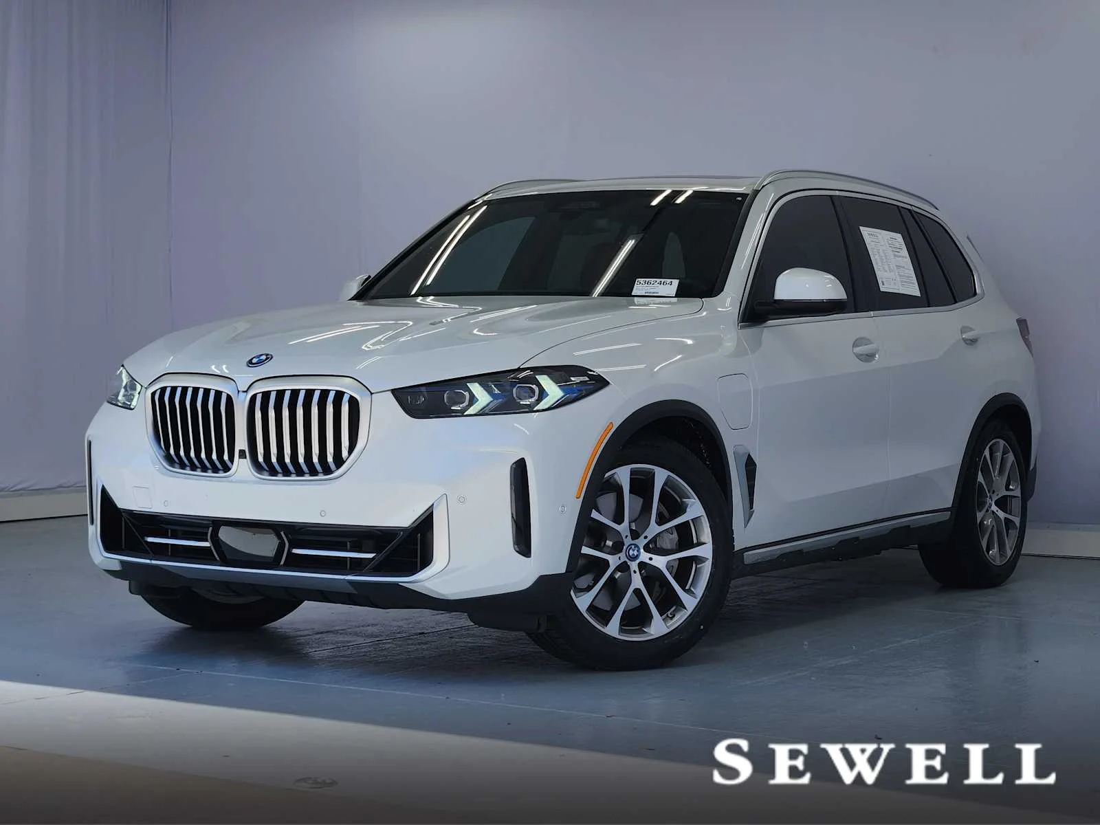 2025 BMW X5 xDrive50e's photo