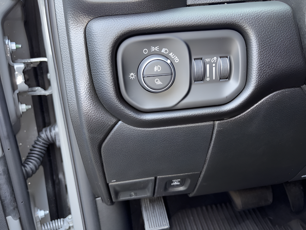 New 2026 Ceramic Gray Clear-Coat Exterior Paint RAM Laramie image 19