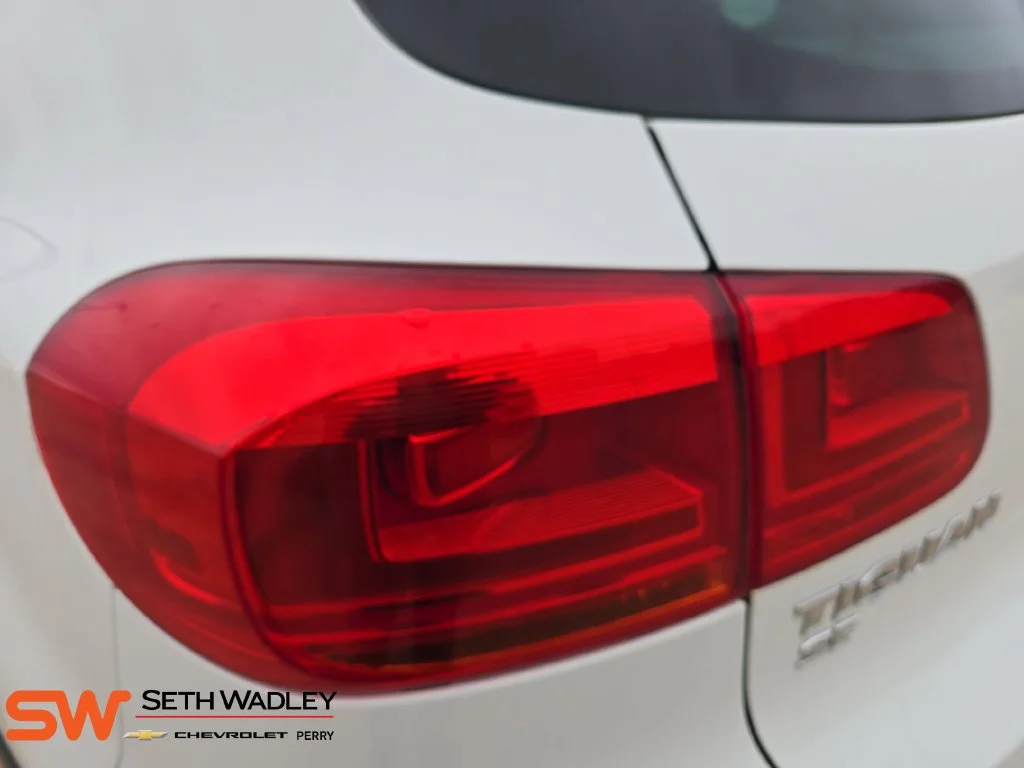 Used 2016 White Volkswagen SE image 33