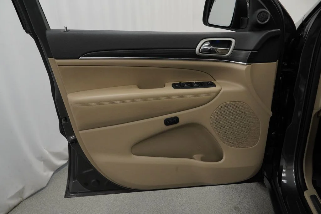Used 2021 Gray Jeep Limited image 44