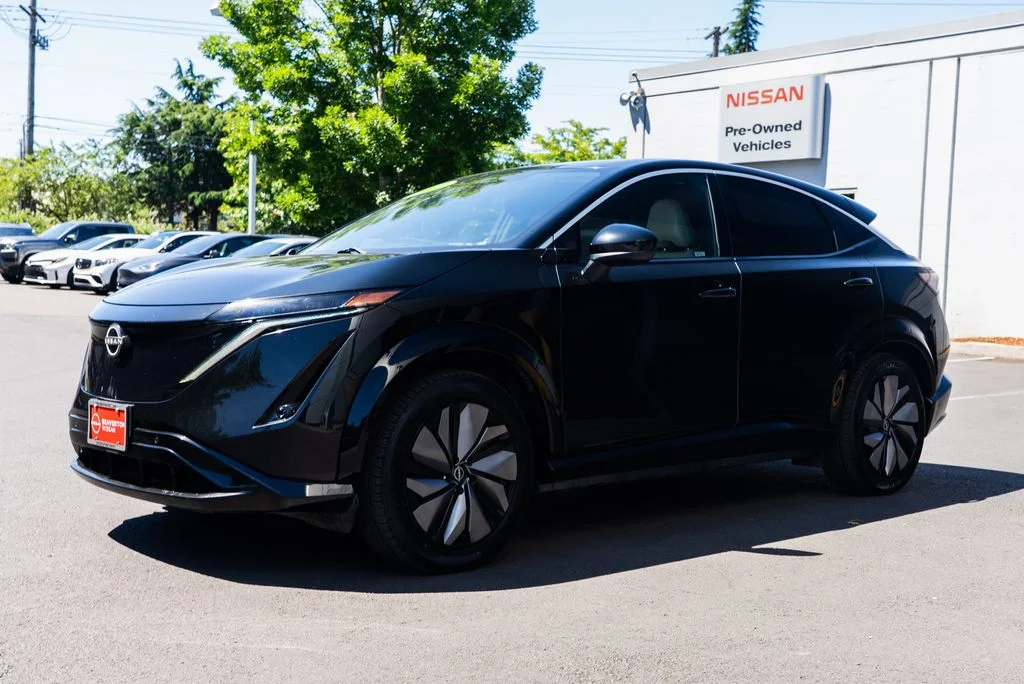 Used 2023 Black Nissan ENGAGE image 3