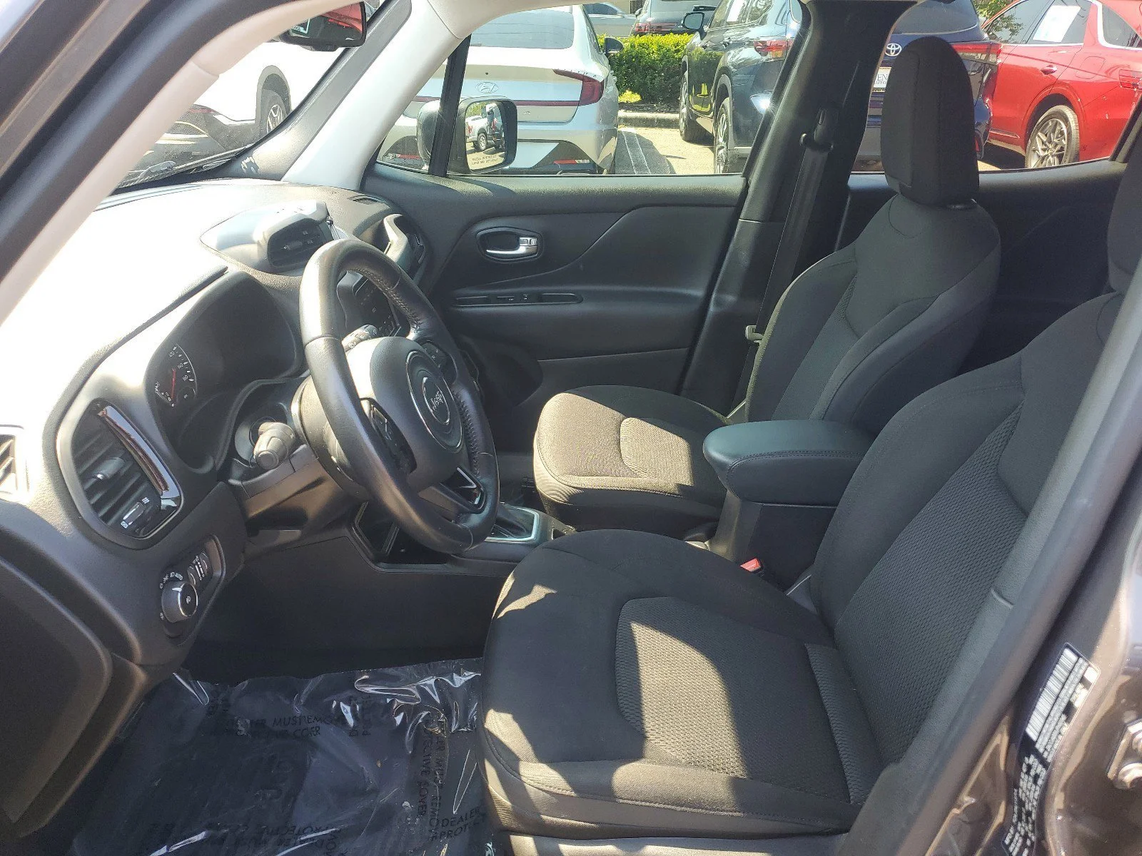 Used 2018 Granite Crystal Metallic Clearcoat Jeep Altitude image 12