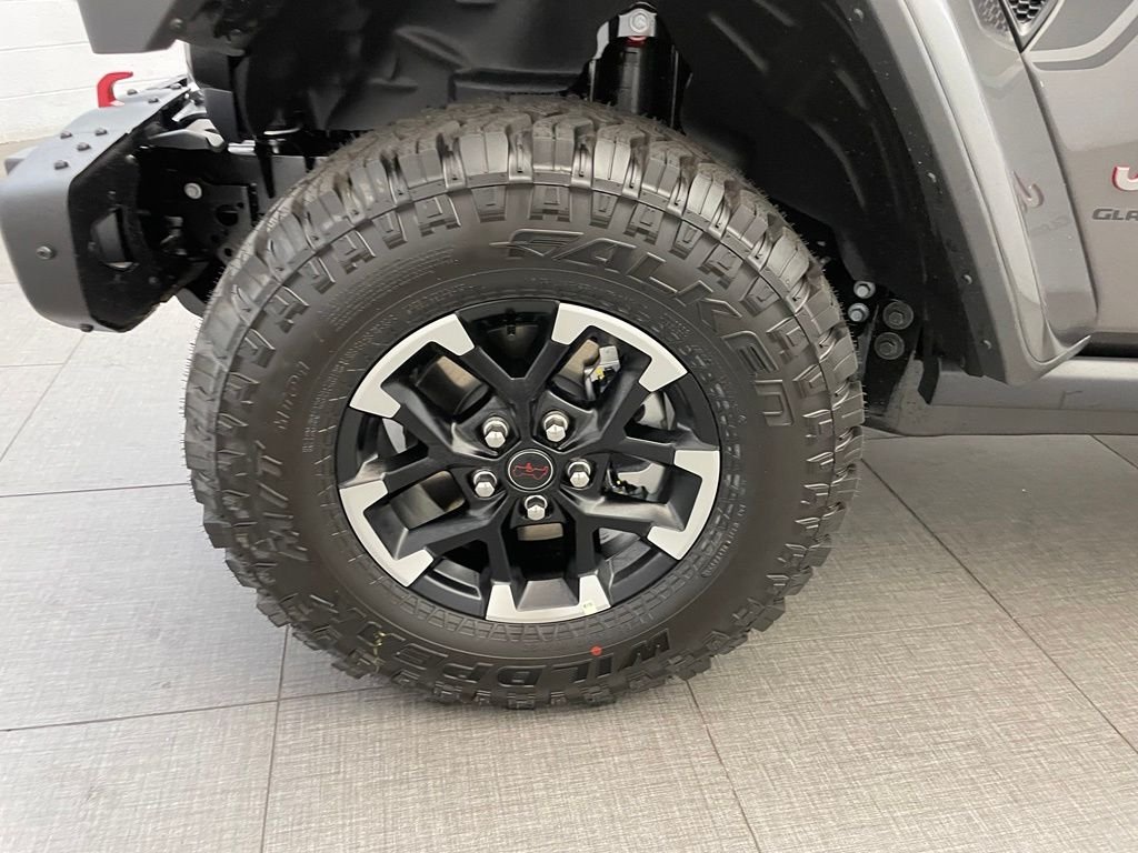 New 2026 Granite Crystal Metallic Clear-Coat Exterior Paint Jeep Shadow Ops image 8