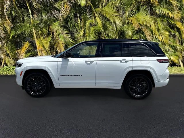New 2026 Bright White Clear-Coat Exterior Paint Jeep Summit image 2