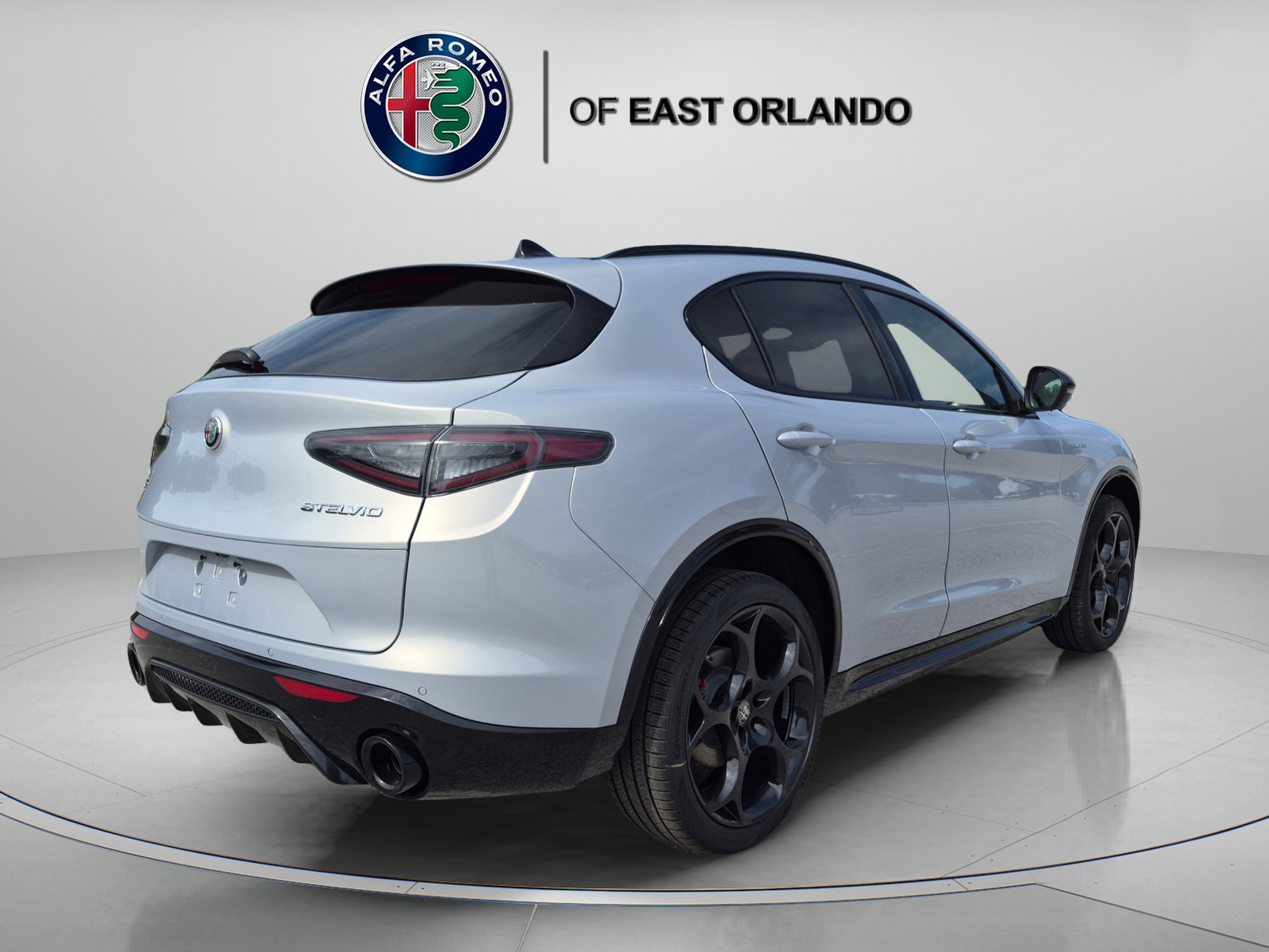 New 2026 Moonlight Gray Metallic Alfa Romeo  image 7