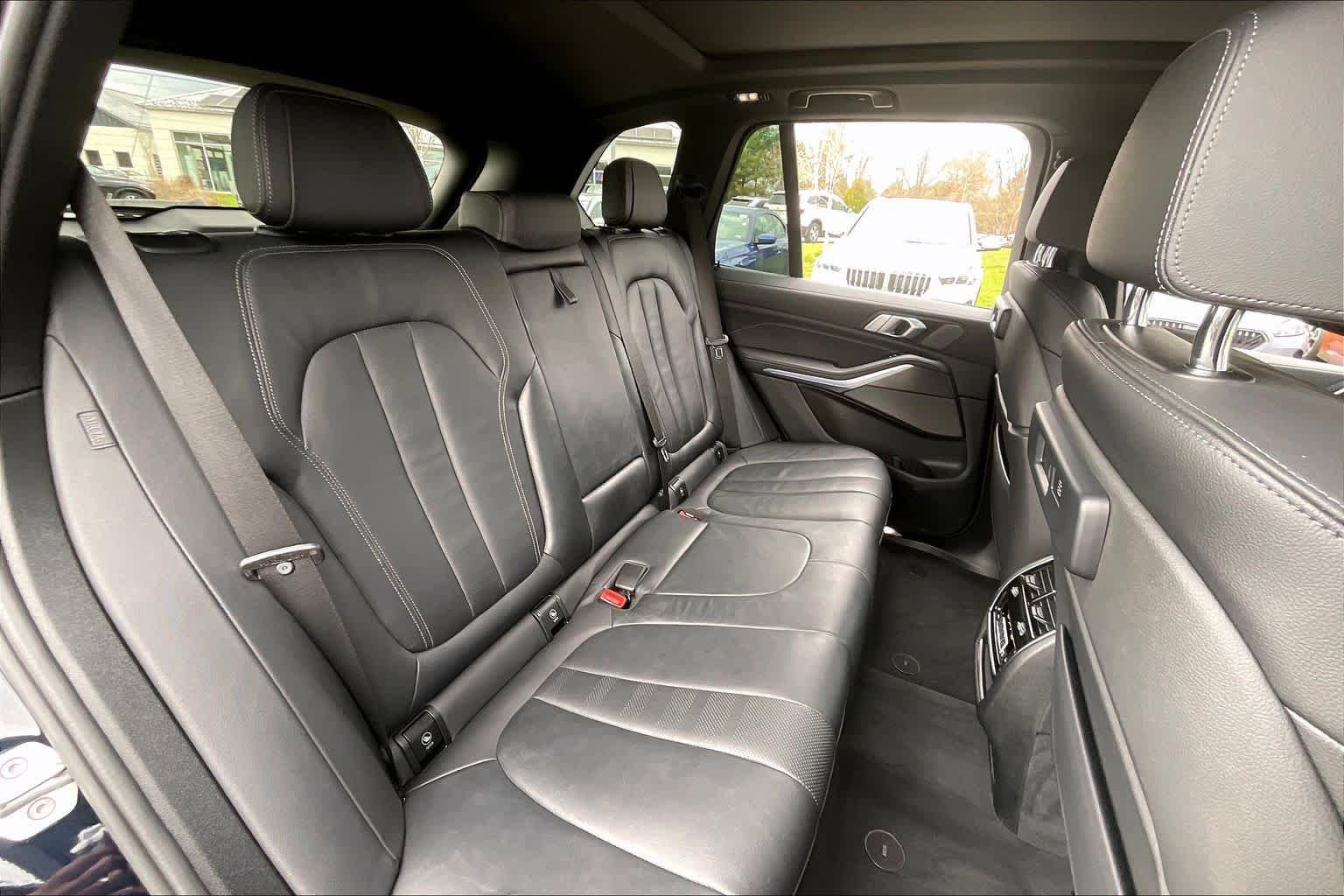 Used 2021 Carbon Black Metallic BMW xDrive40i image 19