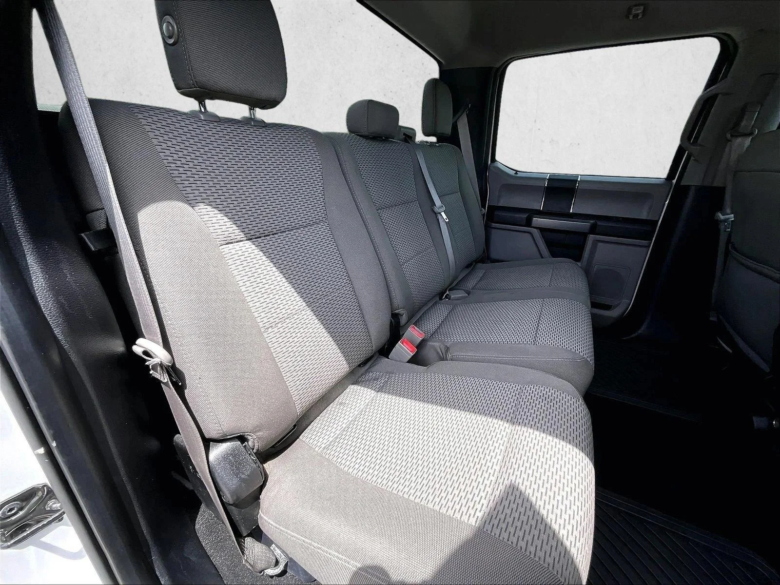 Used 2017 Oxford White Ford XLT image 29