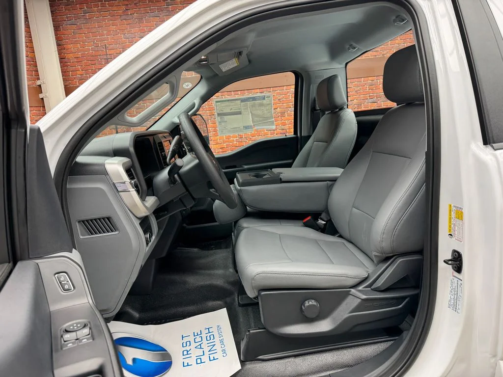 New 2027 White Ford F350 4X4SDR/CSR image 26