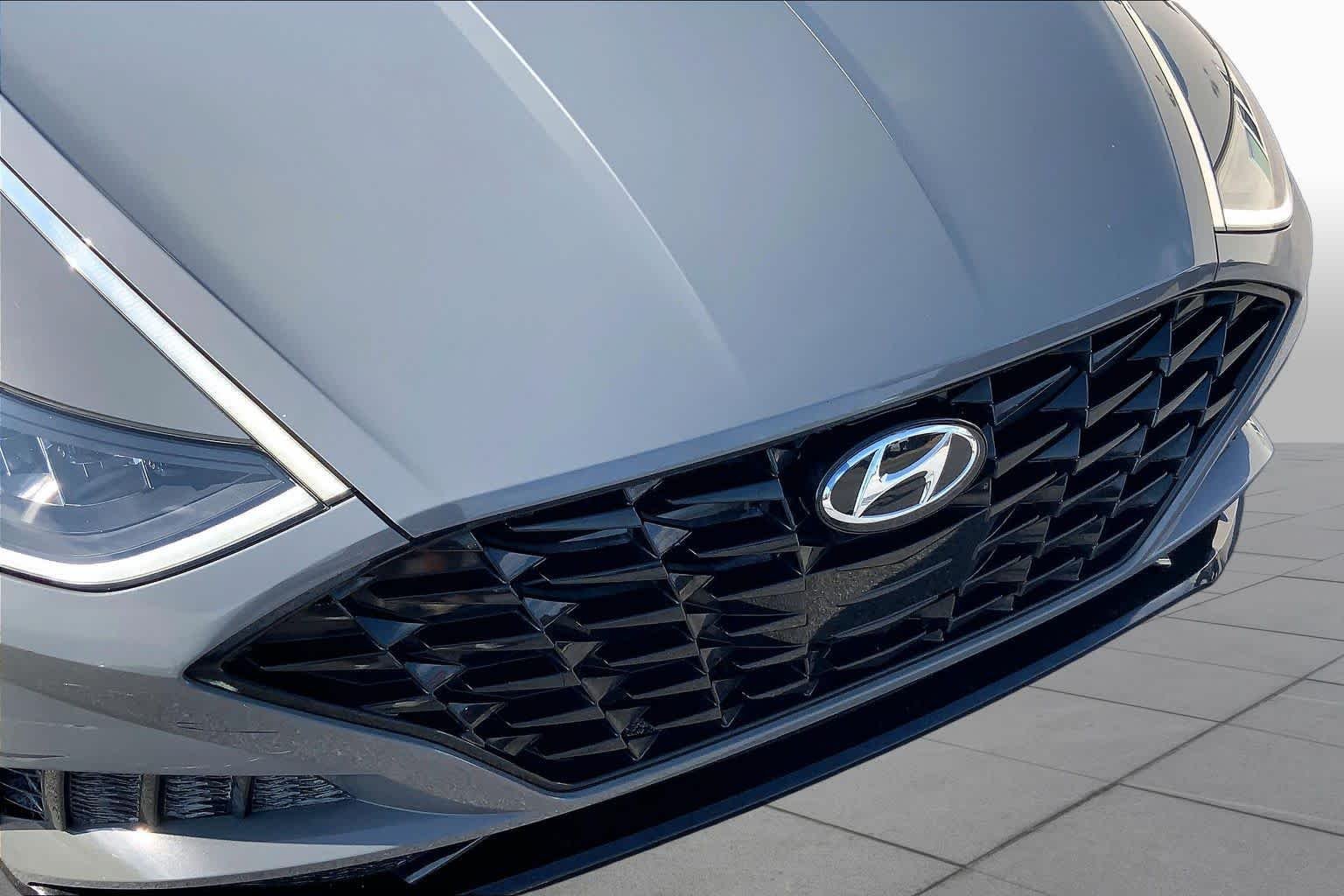 Used 2023 Hampton Gray Hyundai SEL image 29