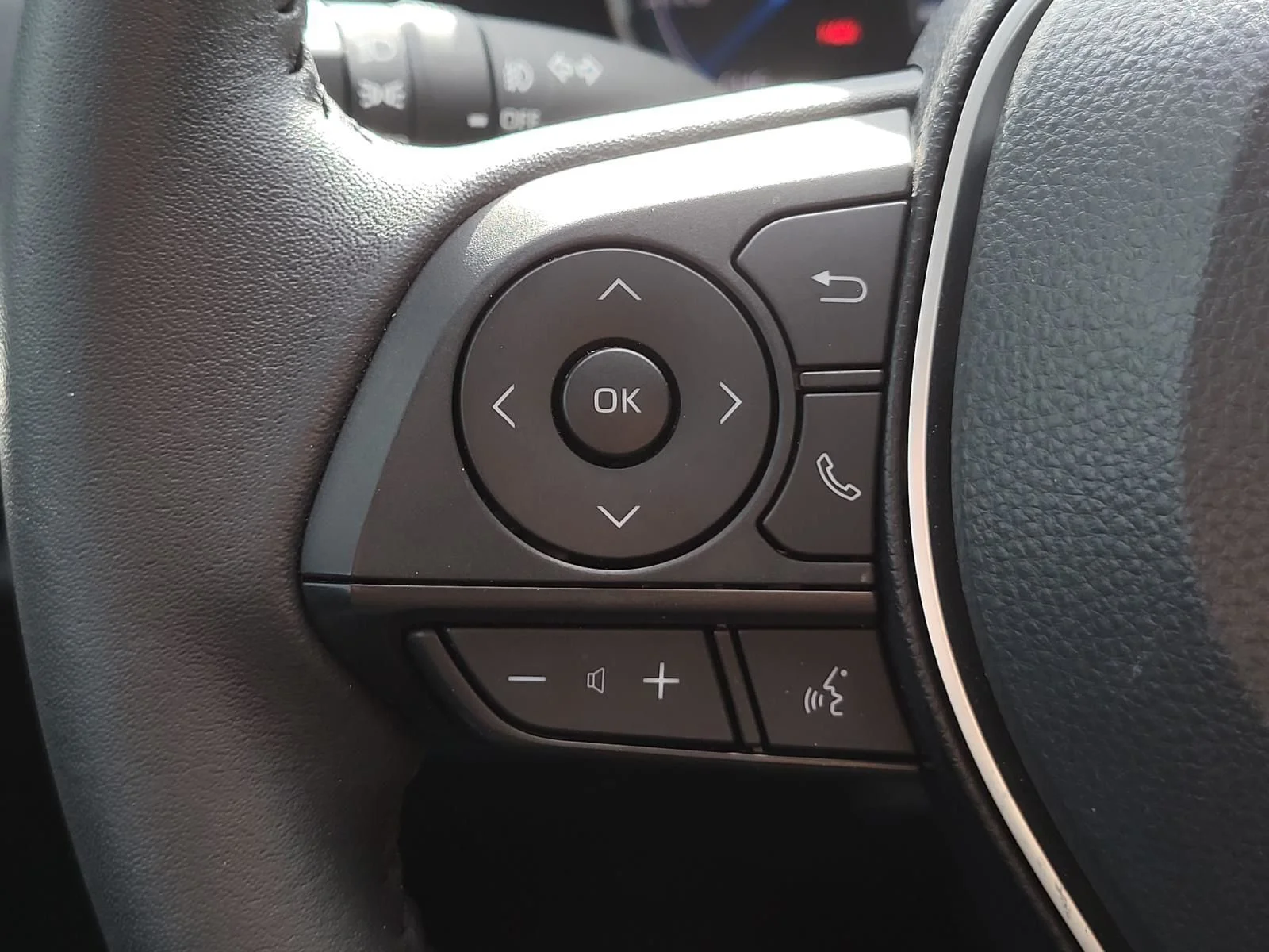 Used 2024 Silver Toyota XLE Premium image 31