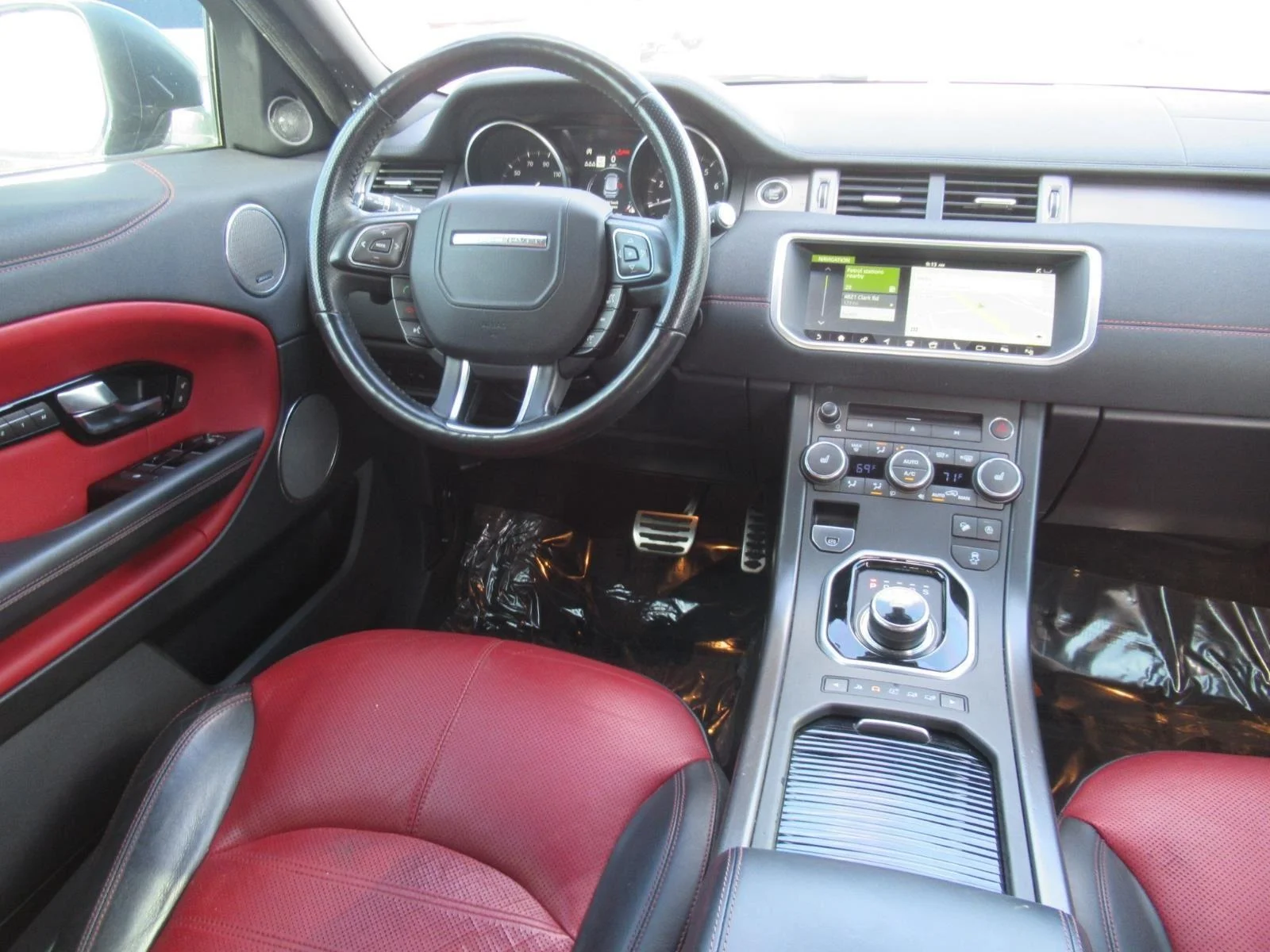Used 2018 Santorini Black Land Rover HSE Dynamic image 13