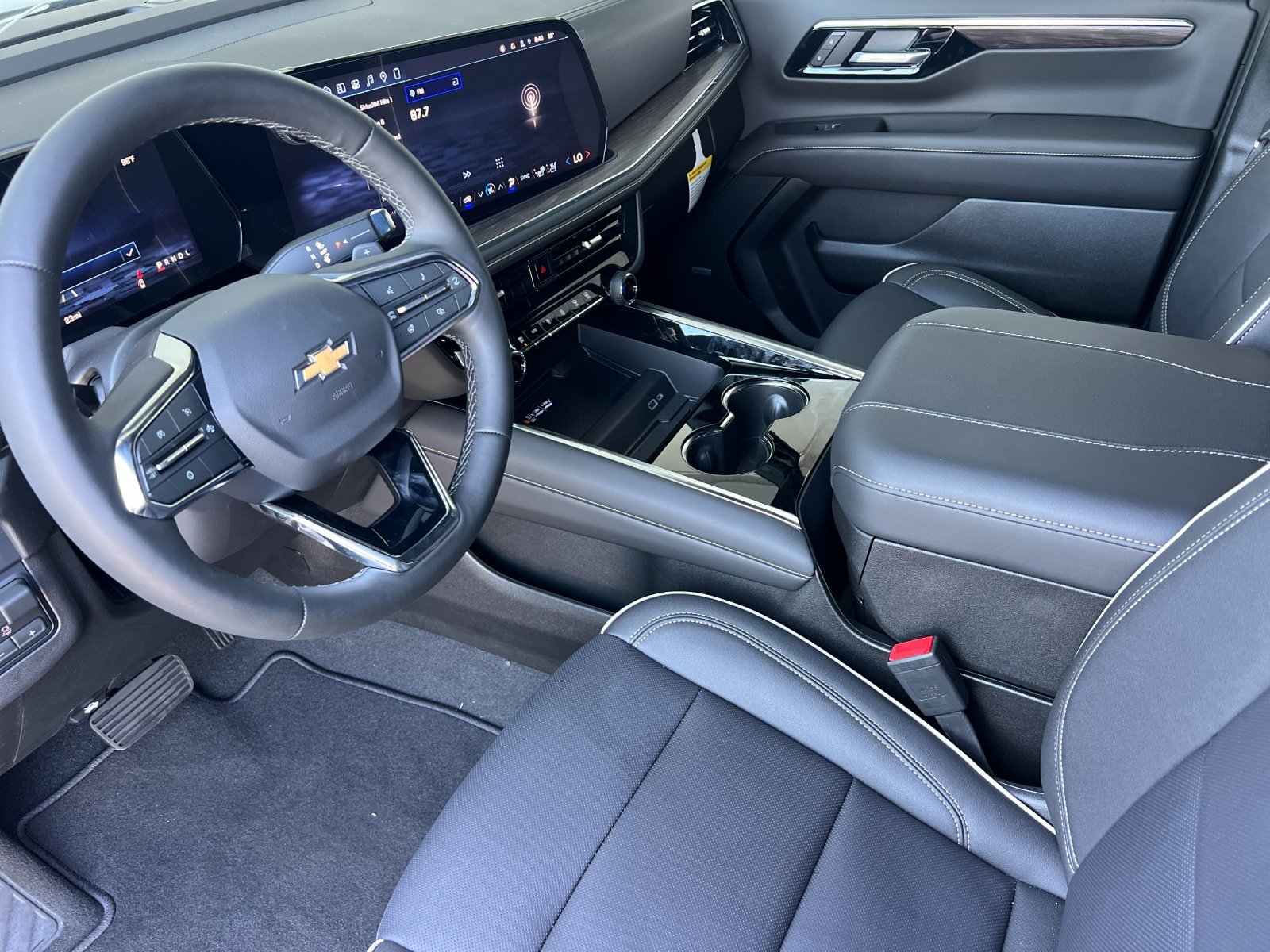 2026 Chevrolet Suburban Premier - Photo 10