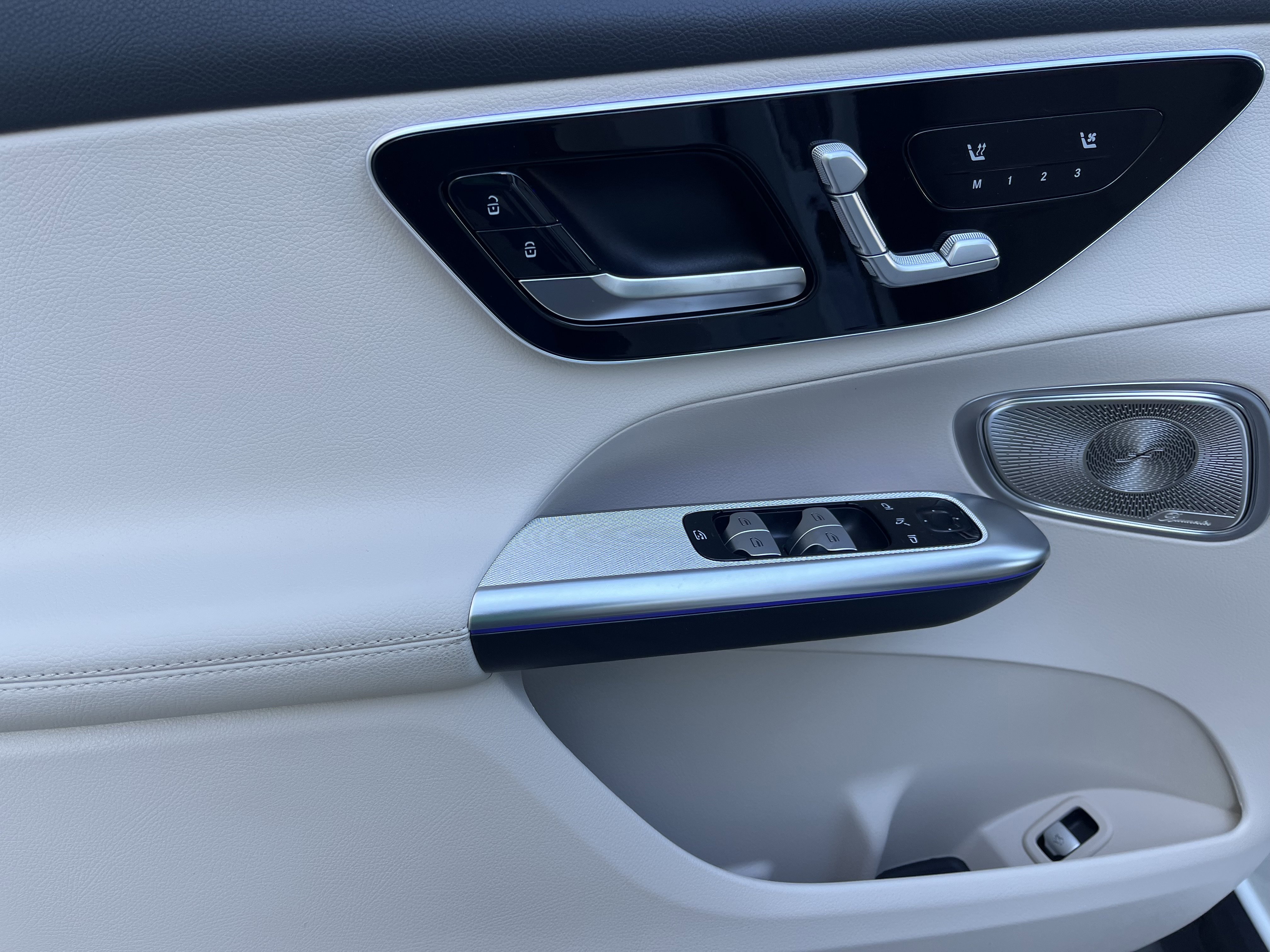 New 2026 Polar White Mercedes-Benz GLC 300 image 41