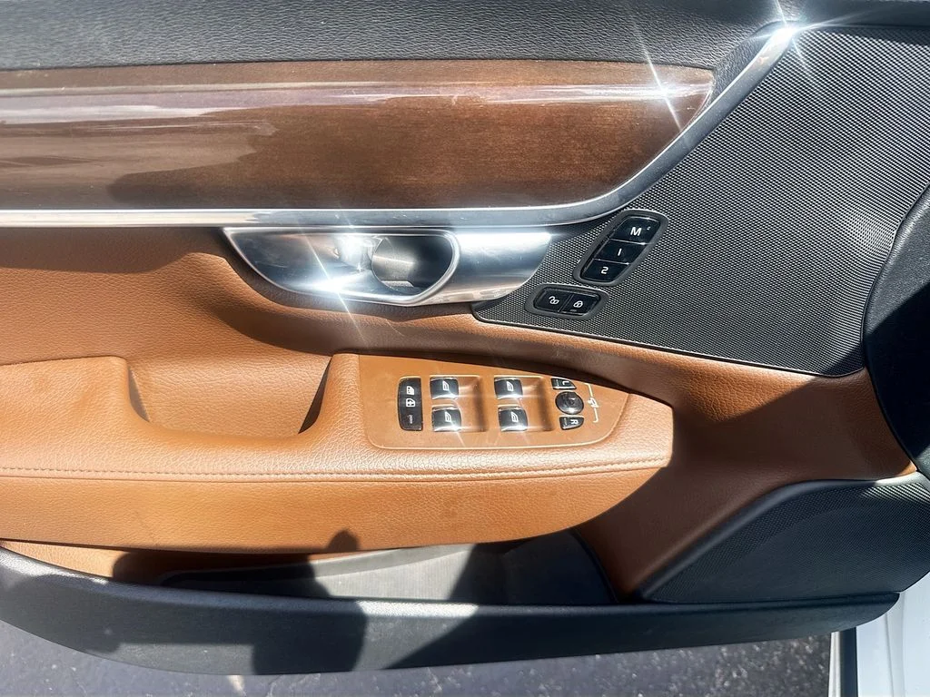 Used 2019  Volvo T5 Momentum image 19