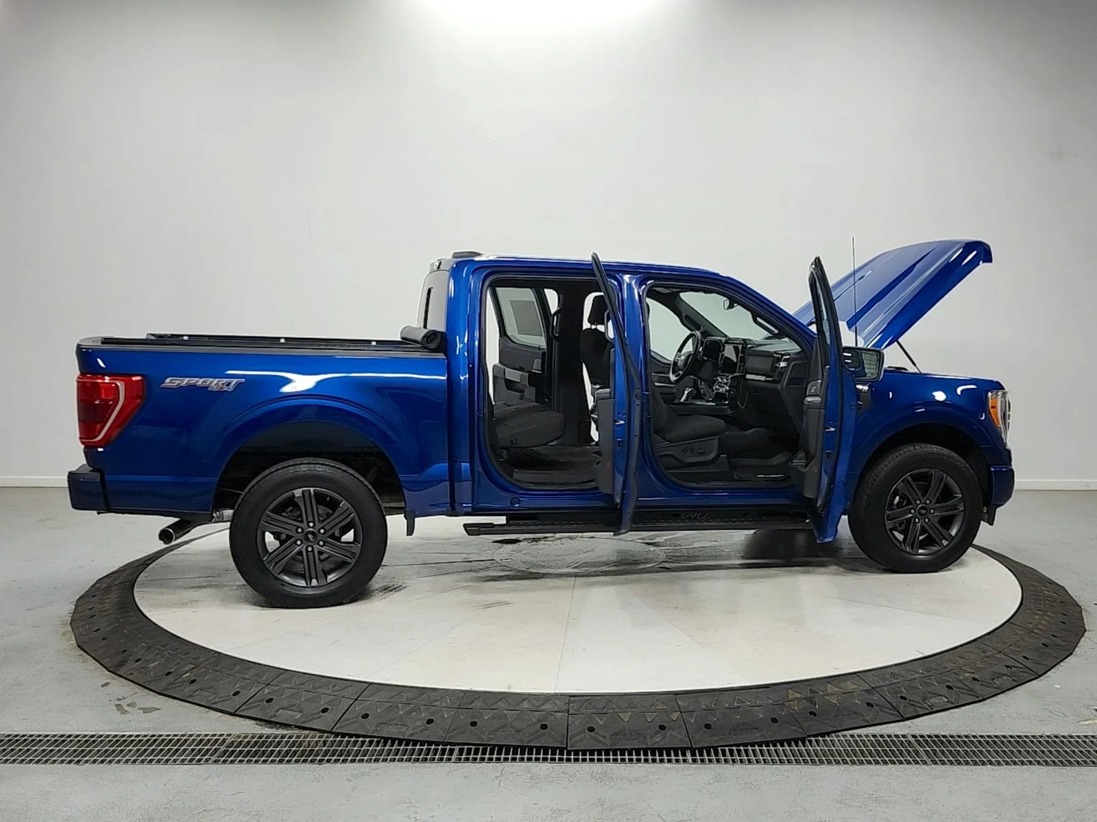 Used 2023 Blue Ford XLT image 16