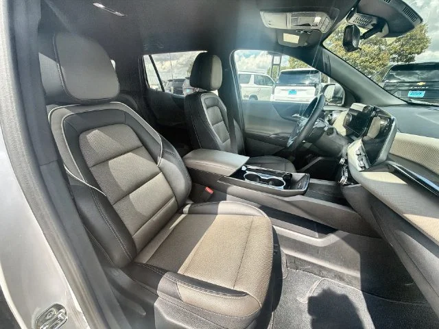 Certified Used 2025 Summit White Chevrolet LT image 27