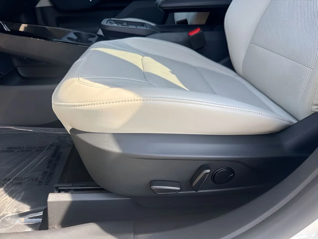 Used 2025 White Ford Premium image 10