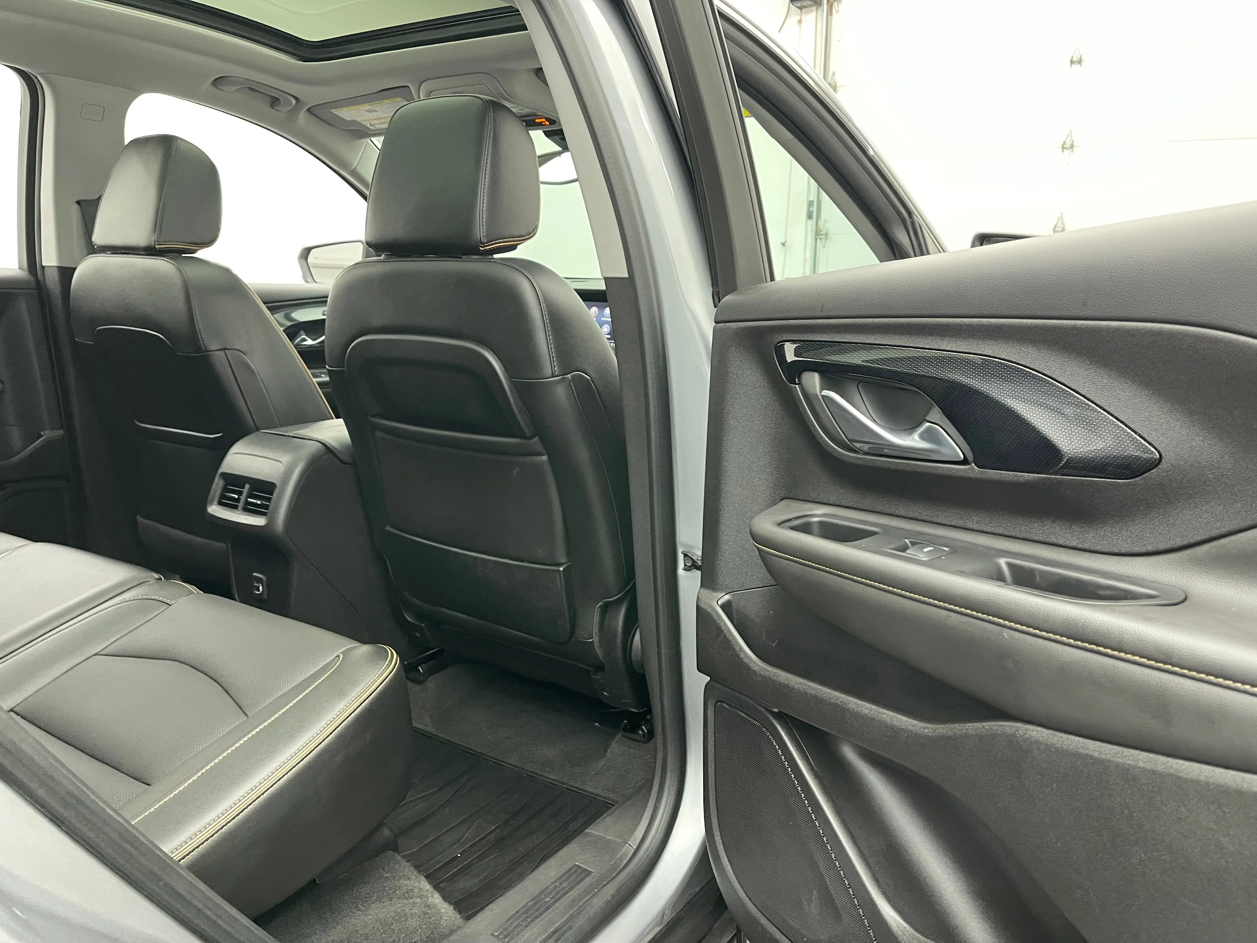 Used 2024 Sterling Metallic GMC AT4 image 35
