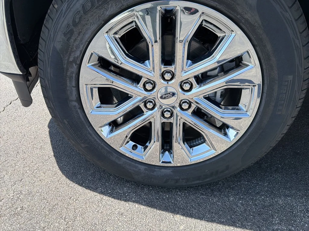 New 2026 Carbonized Gray Metallic Ford XLT image 8