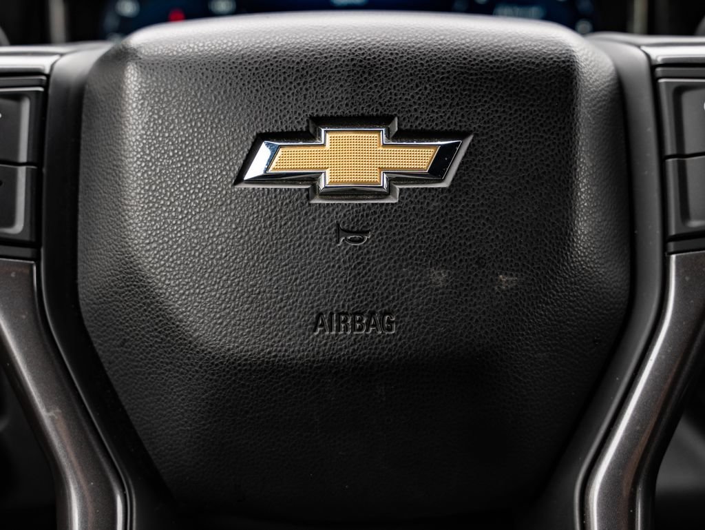 Used 2024 Iridescent Pearl Tricoat Chevrolet High Country image 33