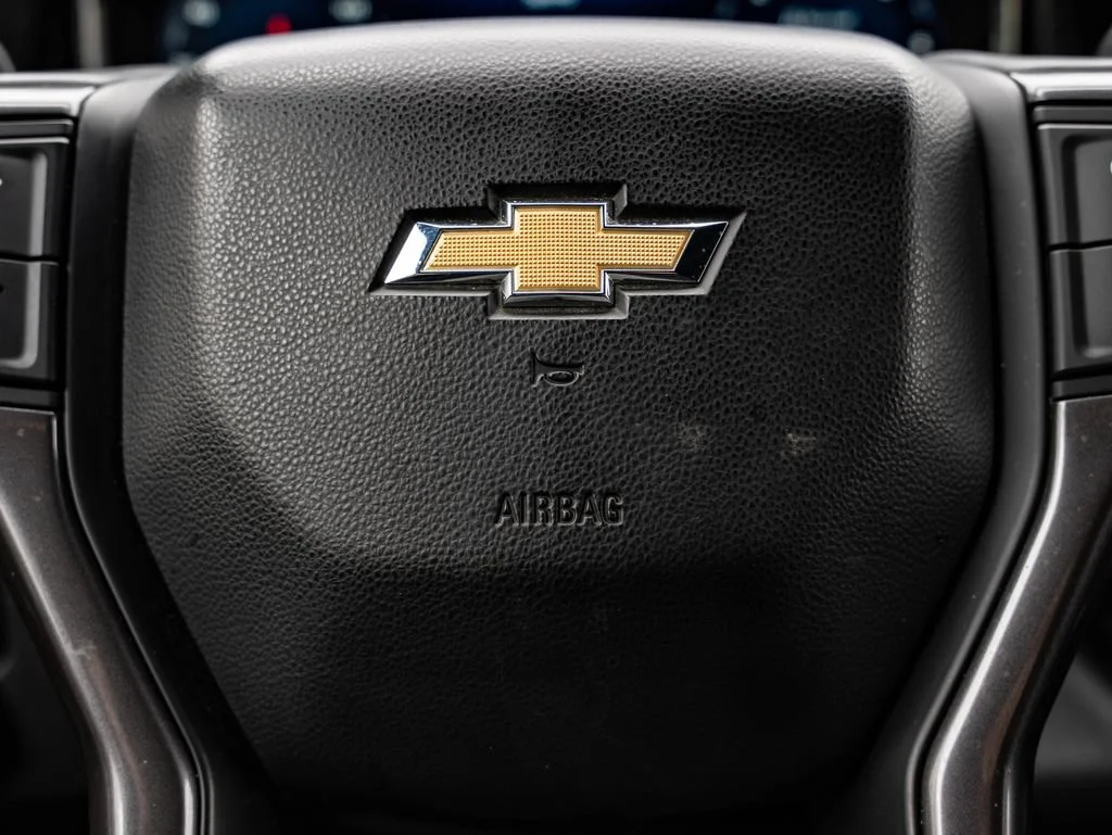 Used 2024 Iridescent Pearl Tricoat Chevrolet High Country image 33