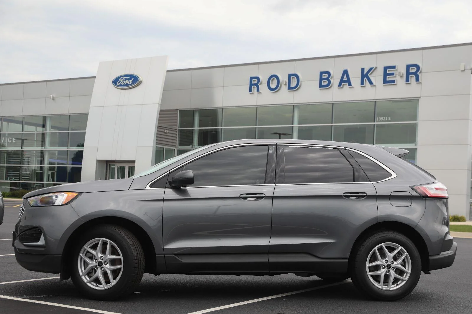 Certified Used 2024 Carbonized Gray Ford SEL image 7