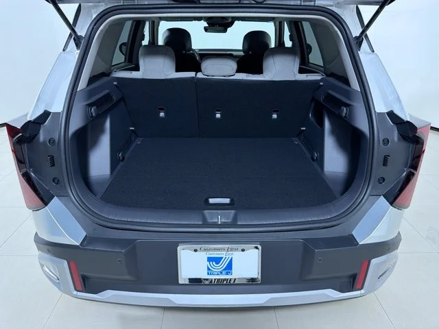 New 2027 IVORY SILVER Kia LX image 11