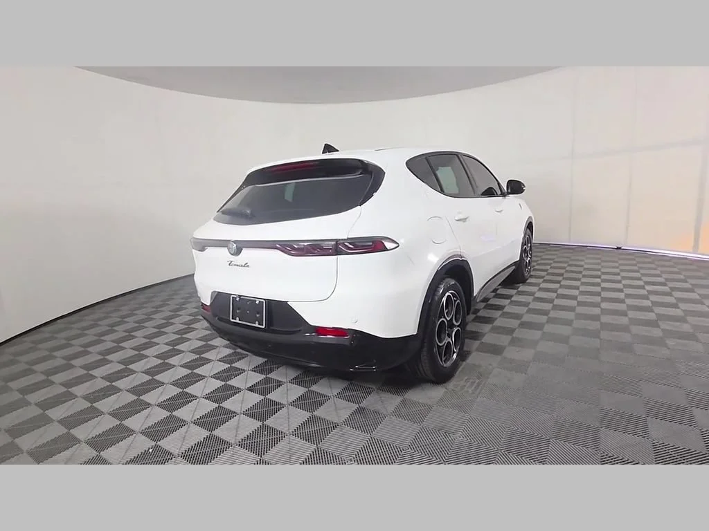 Used 2025 Milano White Alfa Romeo Base image 40