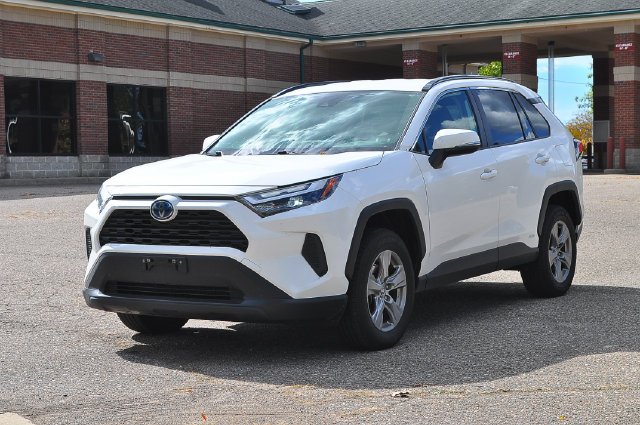 Used 2023 White Toyota LE image 7