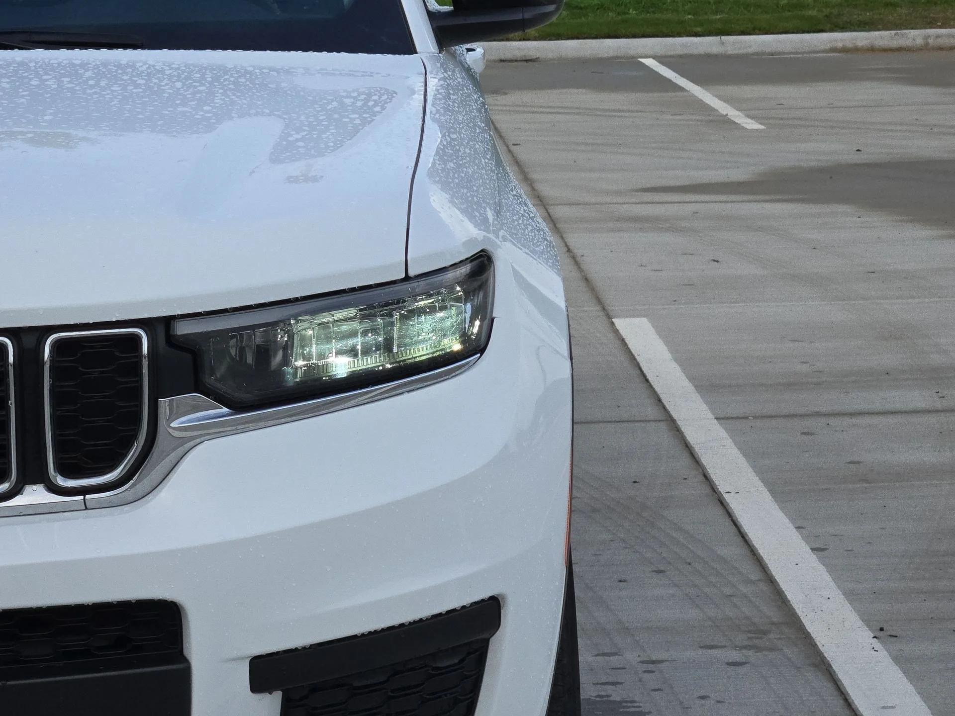 Used 2023 Bright White Clearcoat Jeep Laredo image 10