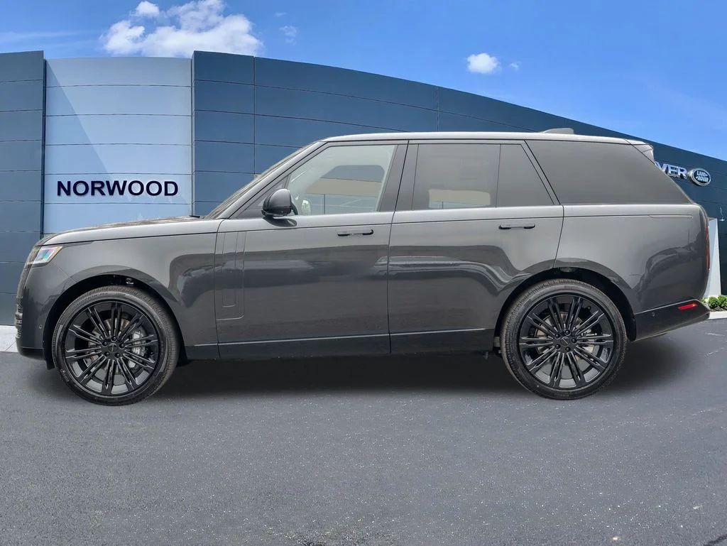 New 2026 Carpathian Grey Land Rover SE image 7