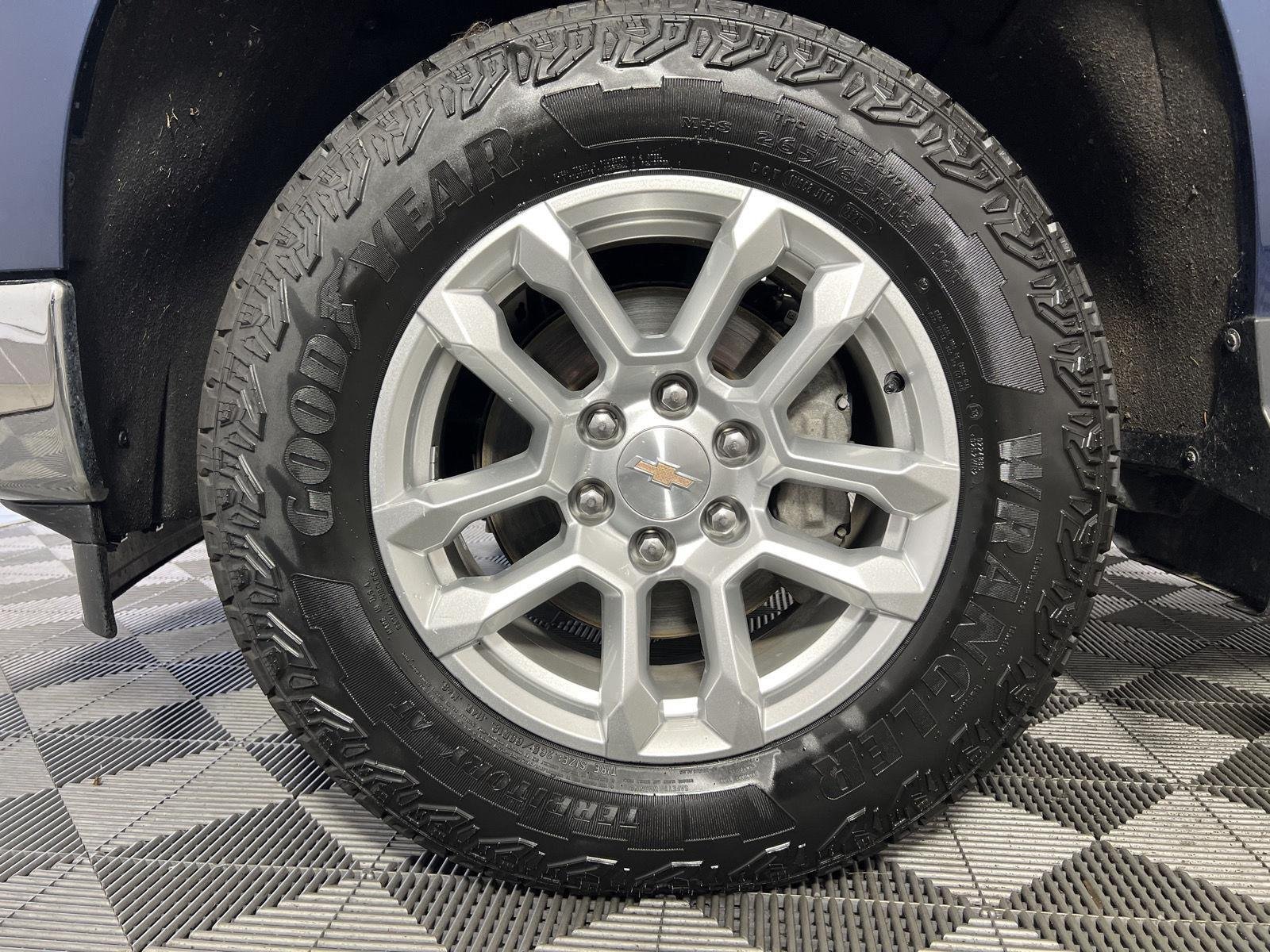 Used 2022 Northsky Blue Metallic Chevrolet LT image 18