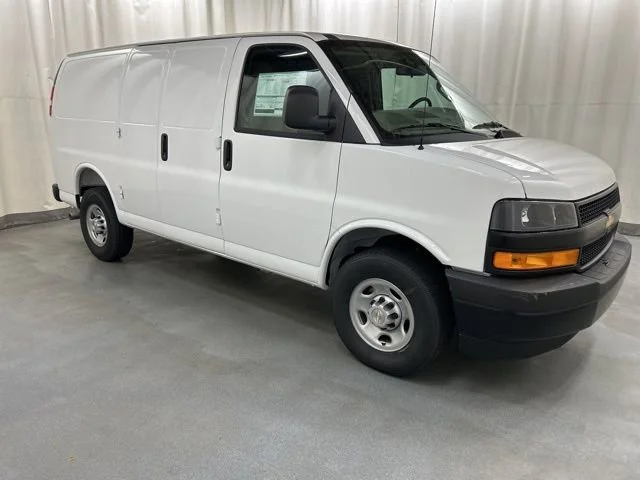 2026 Chevrolet Express 2500 Work Van HD's photo