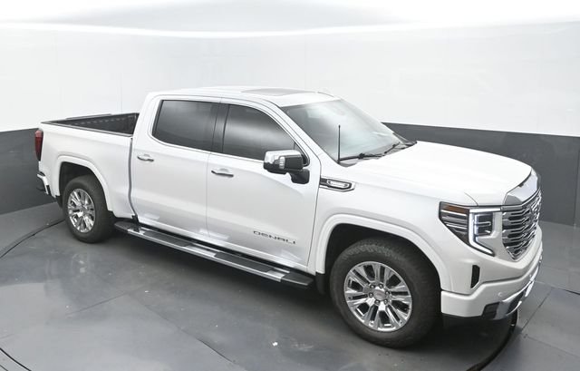 Used 2024 White Frost Tricoat GMC Denali image 29