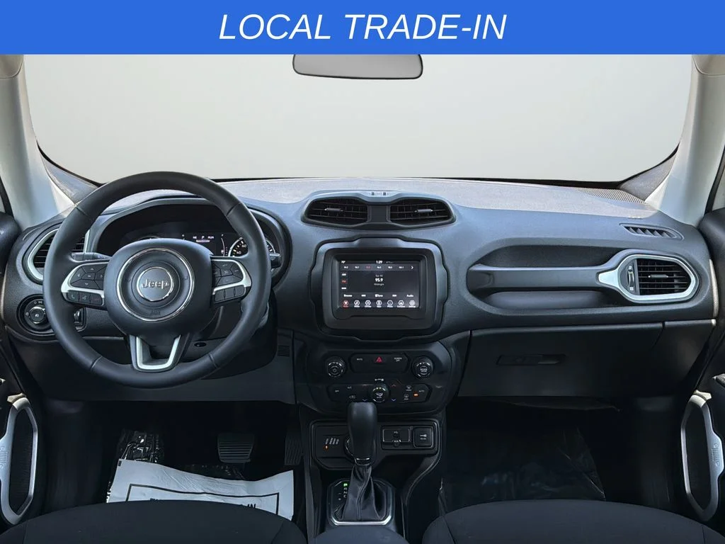 Used 2018 White Jeep Latitude image 12