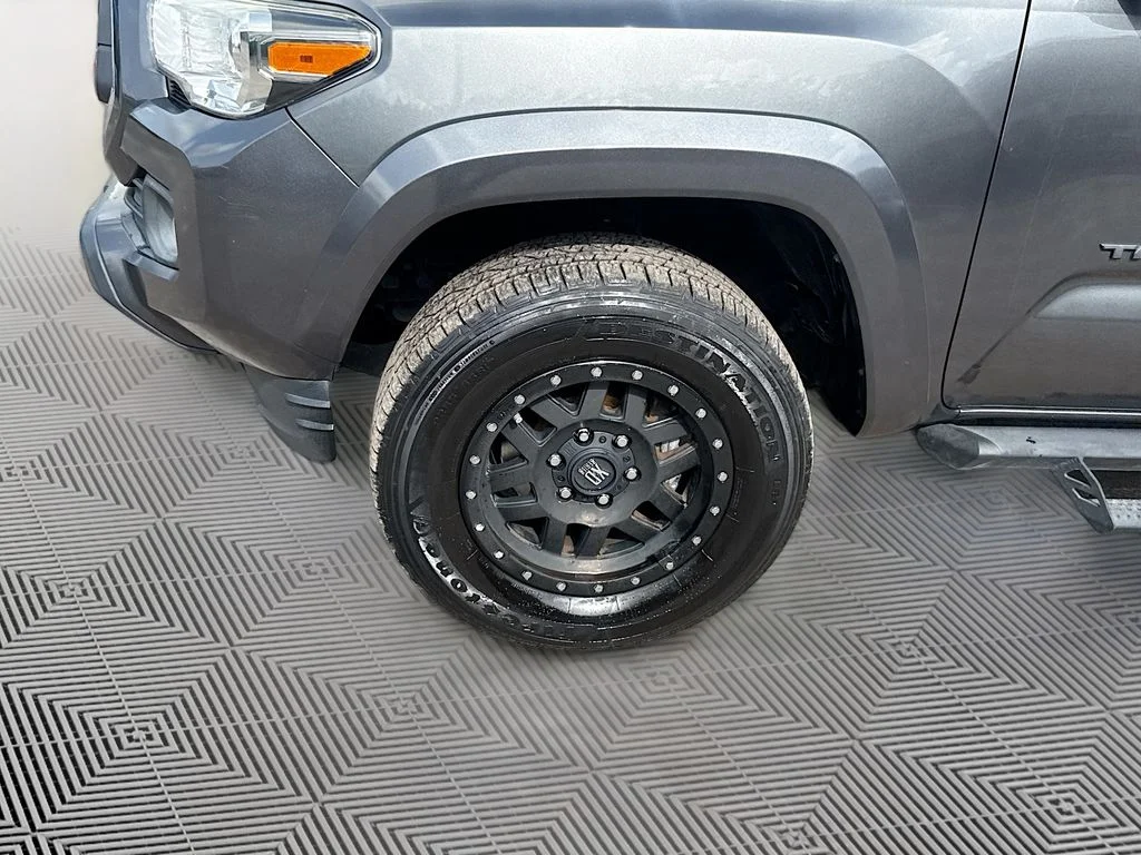 Used 2020 Gray Toyota SR5 image 34