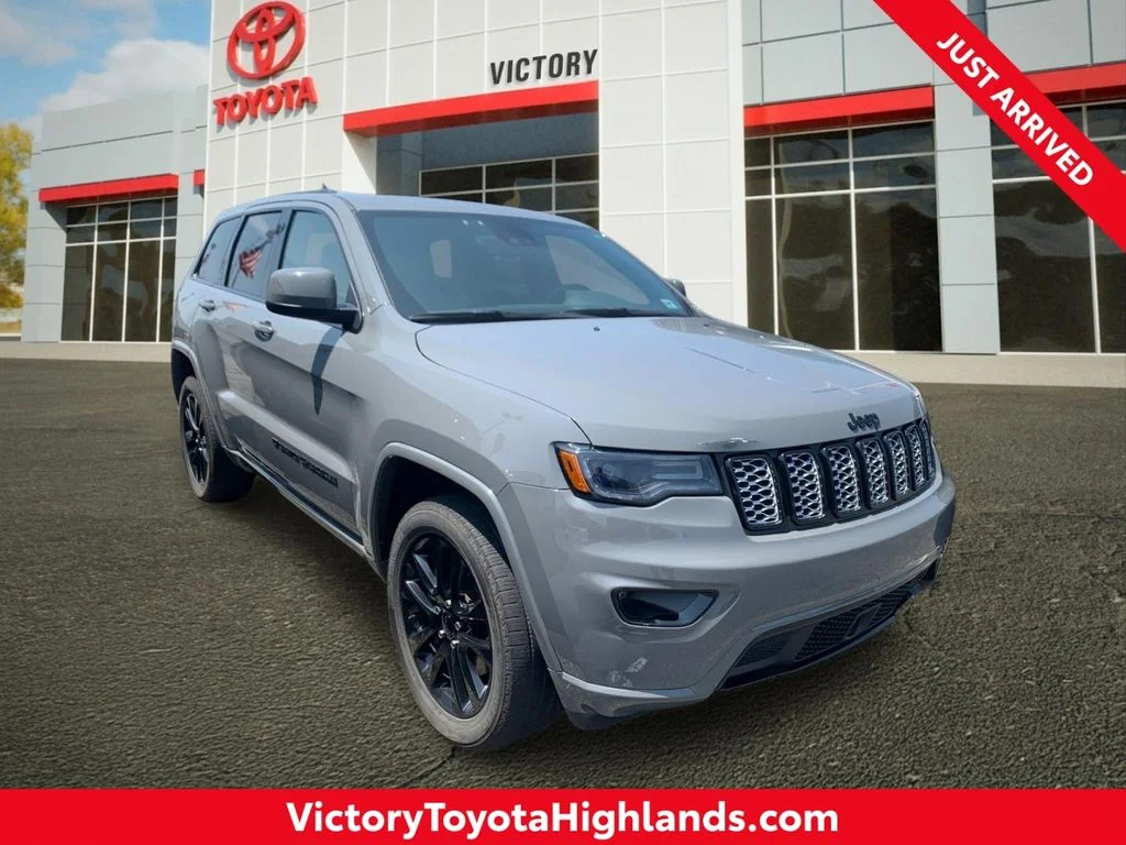 Used 2022 Gray Jeep Laredo X image 1
