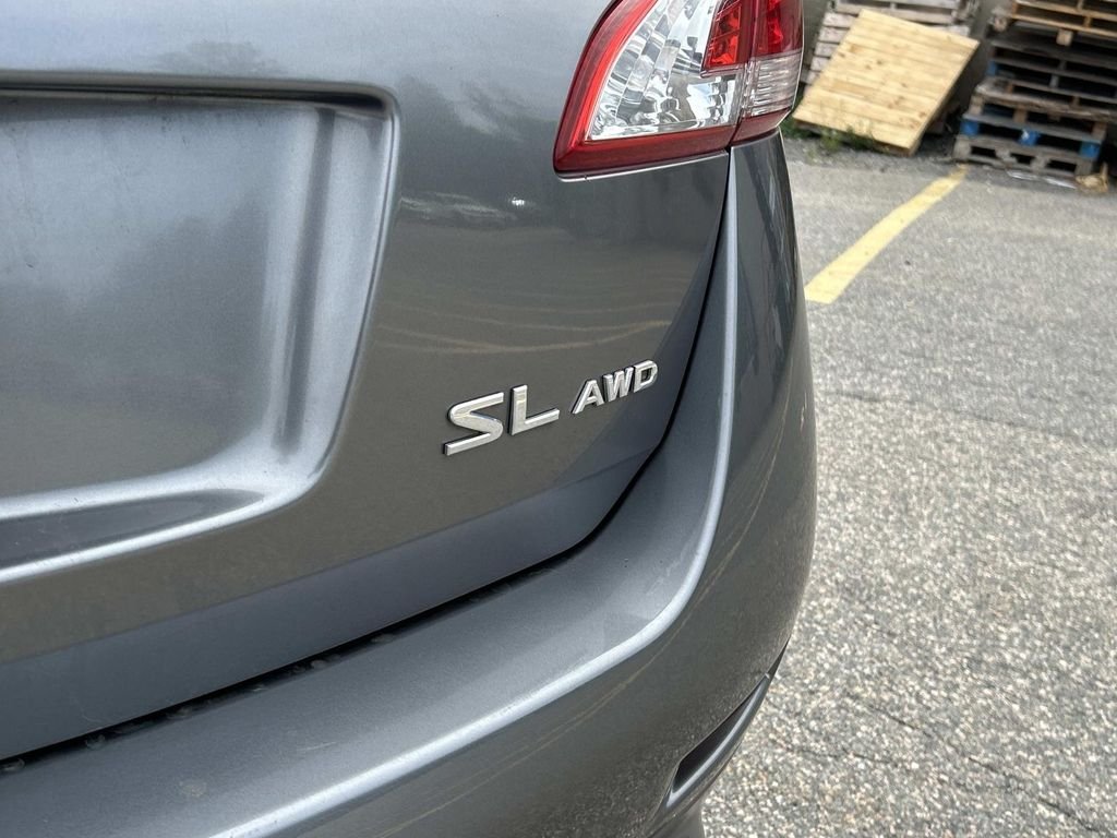 Used 2014 Gray Nissan SL image 15