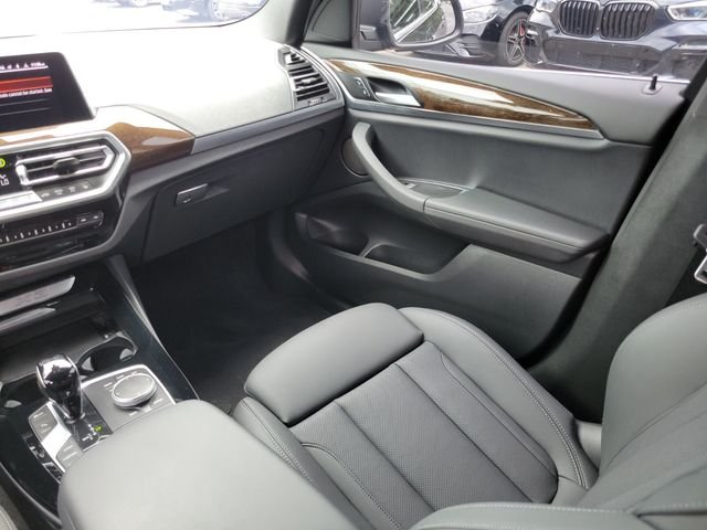 Used 2024 Gray BMW xDrive30i image 17