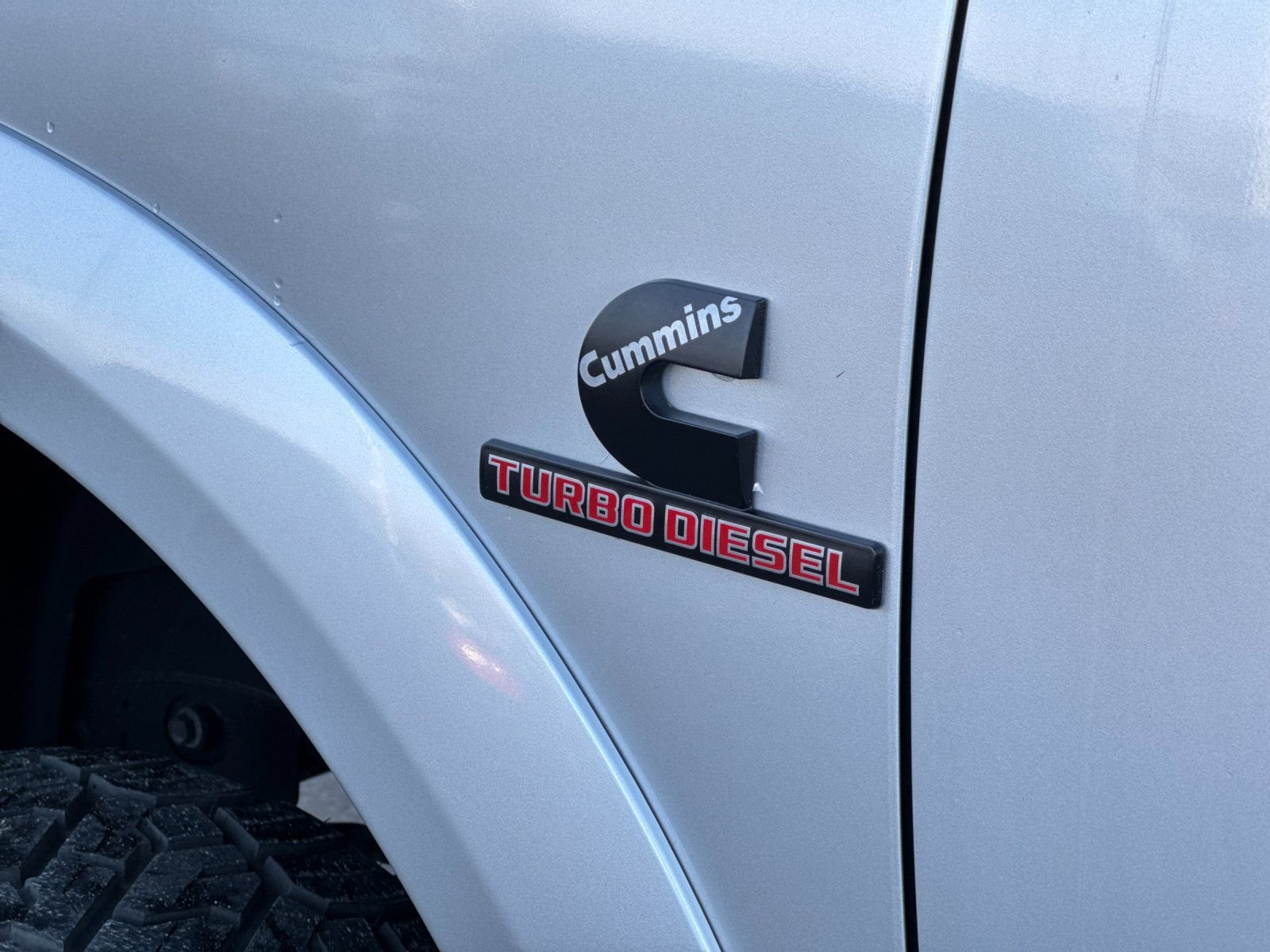 Used 2018 Bright Silver Clearcoat Metallic Ram Laramie image 24
