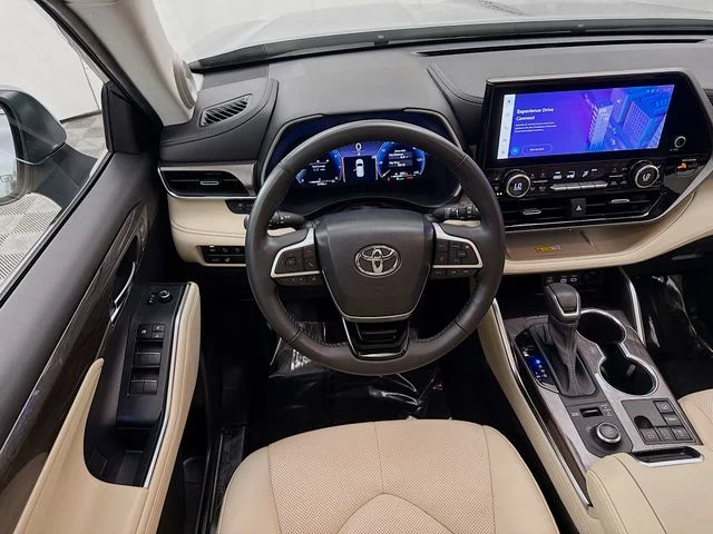 Used 2023  Toyota Limited image 23
