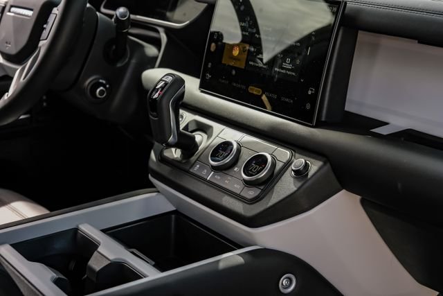 2025 Land Rover Defender X-Dynamic SE - Photo 34