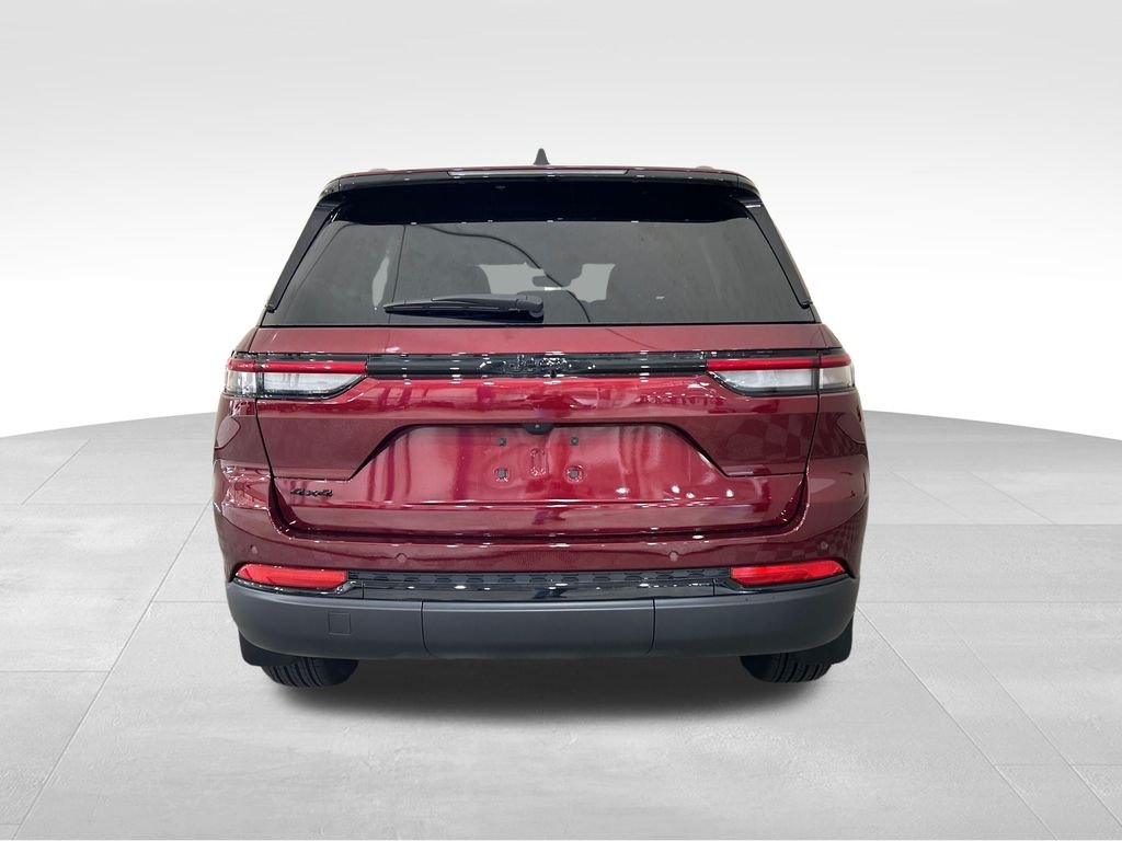 Used 2025 Red Jeep Altitude image 4