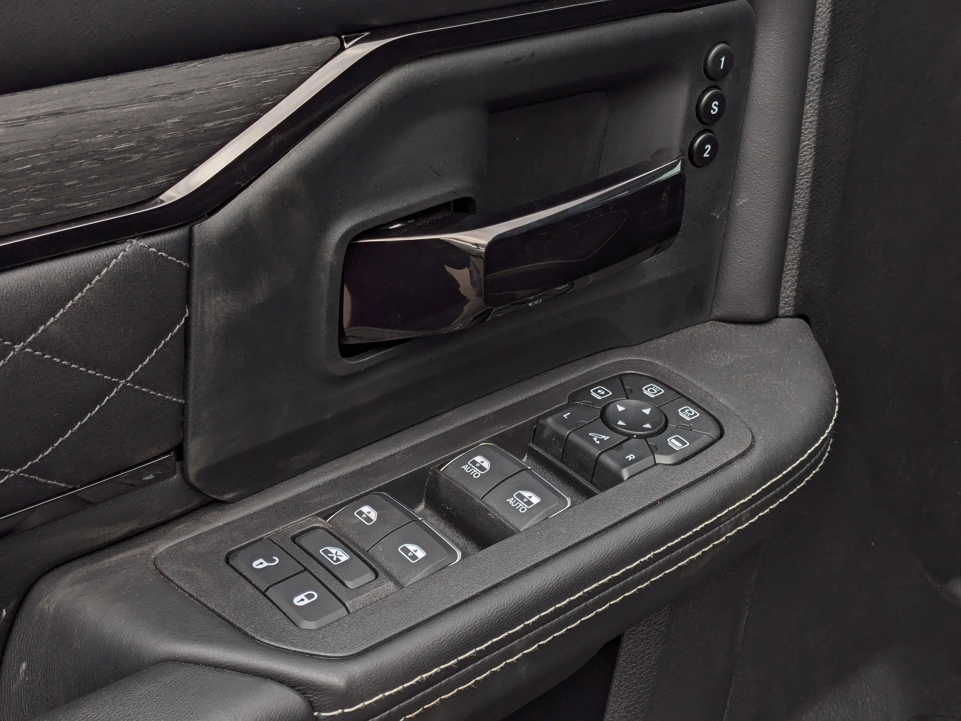 New 2026 Black RAM Limited - 5th Wheel/Gooseneck Prep - 360 Cameras - Sunroof & Tons More! image 13